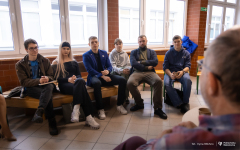 2025-12-10-Kawka-z-profesorem-fot-Iryna-Mikhno-PB