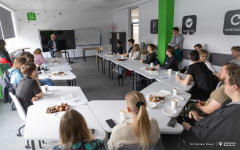 026-03-25-Kawka-z-profesorem-fot-Dariusz-Piekut-PB