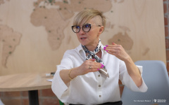 026-03-25-Kawka-z-profesorem-fot-Dariusz-Piekut-PB