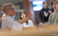 026-03-25-Kawka-z-profesorem-fot-Dariusz-Piekut-PB