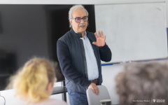 026-03-25-Kawka-z-profesorem-fot-Dariusz-Piekut-PB