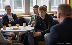 026-03-25-Kawka-z-profesorem-fot-Dariusz-Piekut-PB