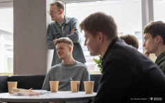 026-03-25-Kawka-z-profesorem-fot-Dariusz-Piekut-PB