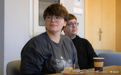 2025-11-05-WIZ-kawka-z-prof-Urbanem-fot-Iryna-Mikhno-PB