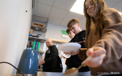 2025-11-05-WIZ-kawka-z-prof-Urbanem-fot-Iryna-Mikhno-PB