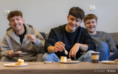 2025-11-05-WIZ-kawka-z-prof-Urbanem-fot-Iryna-Mikhno-PB