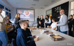 2025-11-05-WM-kawka-z-prof-Kuciejem-fot-Iryna-Mikhno-PB