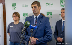 2025-12-02-Konferencja-prasowa-jubileusz-AZS-fot-Dariusz-Piekut-PB