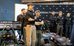 2025-03-25-konferencja-prasowa-gokart-Igora-Ponichtery-–-zawodnika-kartingowego-z-Bialegostoku-fot-Iryna-Mikhno-13