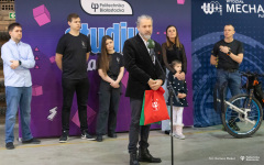 2024.01.18 Przekazanie hulajnogi na płozach. Uczelnia wspiera akcję charytatywną fot. Dariusz Piekut PB