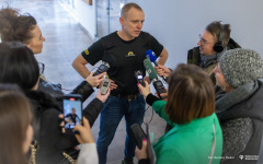 2024.01.18 Przekazanie hulajnogi na płozach. Uczelnia wspiera akcję charytatywną fot. Dariusz Piekut PB
