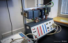 2025-05-20-Otwarcie-Laboratorium-Przemysłowej-Autonomizacji-i-Cyfrowej-Produkcyjna-WE-fot-Dariusz-Piekut-PB