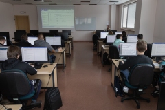 Sala komputerowa oraz studenci, Wydział Inżynierii Zarządzania-PB fot.-Dariusz-PiekutPB-12