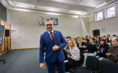 2026-02-24-Umowa-o-współpracy-z-ZS-Nr-2-w-Ostrowi-Mazowieckiej-fot. ZS-Nr-2-w-Ostrowi-Mazowieckiej