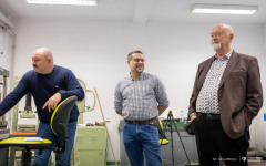 2025-11-26-patent-Sposób-wykonania-asfaltowe-nawierzchni-drogowej-z warstwą-z-betonu-geopolimerowego-prof-Bołtryk-fot-Iryna-Mikhno-PB