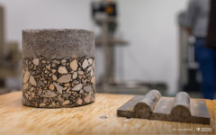 2025-11-26-patent-Sposób-wykonania-asfaltowe-nawierzchni-drogowej-z warstwą-z-betonu-geopolimerowego-prof-Bołtryk-fot-Iryna-Mikhno-PB