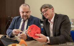 patent Implant stawu skroniowo-żuchwowego, dr Borkowski i dr Trochimczuk_fot.Iryna Mikhno_PB