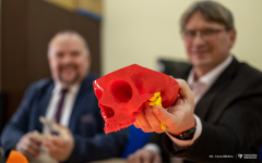 patent Implant stawu skroniowo-żuchwowego, dr Borkowski i dr Trochimczuk_fot.Iryna Mikhno_PB