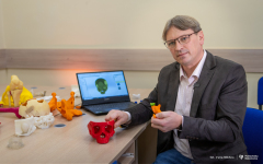 patent Implant stawu skroniowo-żuchwowego, dr Borkowski i dr Trochimczuk_fot.Iryna Mikhno_PB