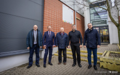 2024-12-09-Jan-Dorosz-z-zespołem-fot-Dariusz-Piekut