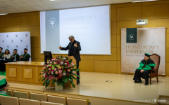 2024-12-12-prof-Dorosz-Profesorem-Honorowym-PB-fot-Dariusz-Piekut