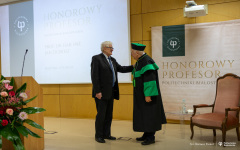 2024-12-12-prof-Dorosz-Profesorem-Honorowym-PB-fot-Dariusz-Piekut