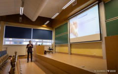 2025-10-28-wyklad-Rola-aktywności-fizycznej-w-długowieczności-fot-Iryna-Mikhno-PB