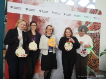 2025-11-28-Przystrajanie-bombek-w-CNK -fot-Jerzy-Doroszkiewicz-PB