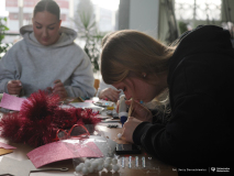 2025-11-28-Przystrajanie-bombek-w-CNK -fot-Jerzy-Doroszkiewicz-PB