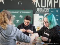 2025-11-28-Przystrajanie-bombek-w-CNK -fot-Jerzy-Doroszkiewicz-PB