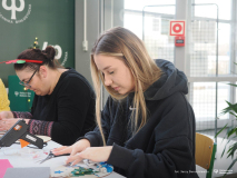 2025-11-28-Przystrajanie-bombek-w-CNK -fot-Jerzy-Doroszkiewicz-PB