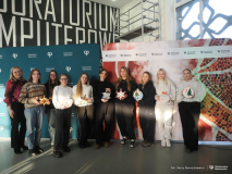 2025-11-28-Przystrajanie-bombek-w-CNK -fot-Jerzy-Doroszkiewicz-PB