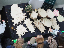 2025-11-28-Przystrajanie-bombek-w-CNK -fot-Jerzy-Doroszkiewicz-PB