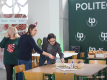 2025-11-28-Przystrajanie-bombek-w-CNK -fot-Jerzy-Doroszkiewicz-PB