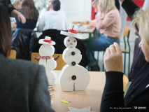 2025-11-28-Przystrajanie-bombek-w-CNK -fot-Jerzy-Doroszkiewicz-PB