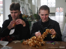 2025-11-28-Przystrajanie-bombek-w-CNK -fot-Jerzy-Doroszkiewicz-PB