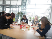 2025-11-28-Przystrajanie-bombek-w-CNK -fot-Jerzy-Doroszkiewicz-PB