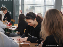 2025-11-28-Przystrajanie-bombek-w-CNK -fot-Jerzy-Doroszkiewicz-PB