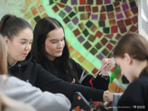 2025-11-28-Przystrajanie-bombek-w-CNK -fot-Jerzy-Doroszkiewicz-PB