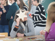 2025-11-28-Przystrajanie-bombek-w-CNK -fot-Jerzy-Doroszkiewicz-PB