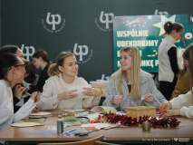 2025-11-28-Przystrajanie-bombek-w-CNK -fot-Jerzy-Doroszkiewicz-PB