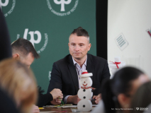 2025-11-28-Przystrajanie-bombek-w-CNK -fot-Jerzy-Doroszkiewicz-PB