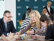 2025-11-28-Przystrajanie-bombek-w-CNK -fot-Jerzy-Doroszkiewicz-PB