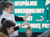 2025-11-28-Przystrajanie-bombek-w-CNK -fot-Jerzy-Doroszkiewicz-PB