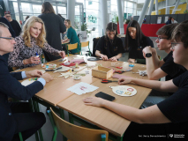 2025-11-28-Przystrajanie-bombek-w-CNK -fot-Jerzy-Doroszkiewicz-PB