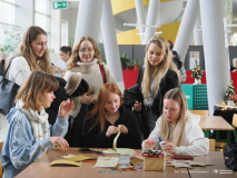 2025-11-28-Przystrajanie-bombek-w-CNK -fot-Jerzy-Doroszkiewicz-PB