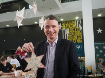 2025-11-28-Przystrajanie-bombek-w-CNK -fot-Jerzy-Doroszkiewicz-PB