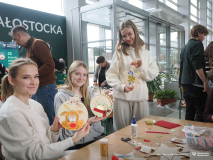 2025-11-28-Przystrajanie-bombek-w-CNK -fot-Jerzy-Doroszkiewicz-PB