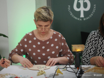 2025-11-28-Przystrajanie-bombek-w-CNK -fot-Jerzy-Doroszkiewicz-PB