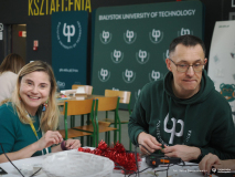 2025-11-28-Przystrajanie-bombek-w-CNK -fot-Jerzy-Doroszkiewicz-PB